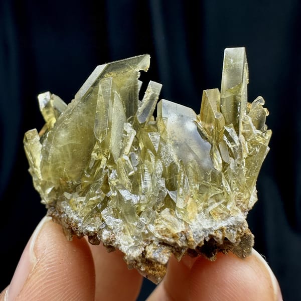 Golden-yellow transparent baryte blades from Yunnan, China, detail of the matrix contact