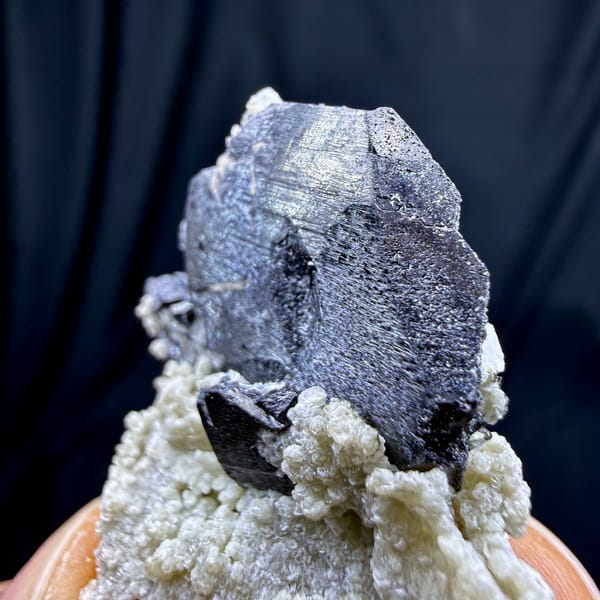 Black wolframite blades with purple fluorite and mica from Yaogangxian Mine, Hunan, China, top view