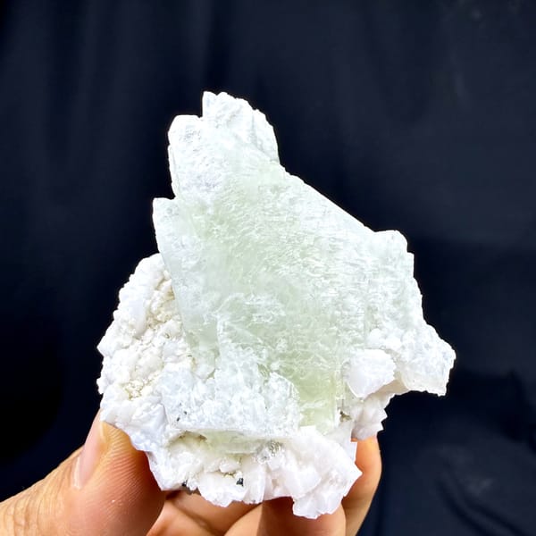 One-of-a-kind green calcite crystal specimen from China, photo 4 of 4