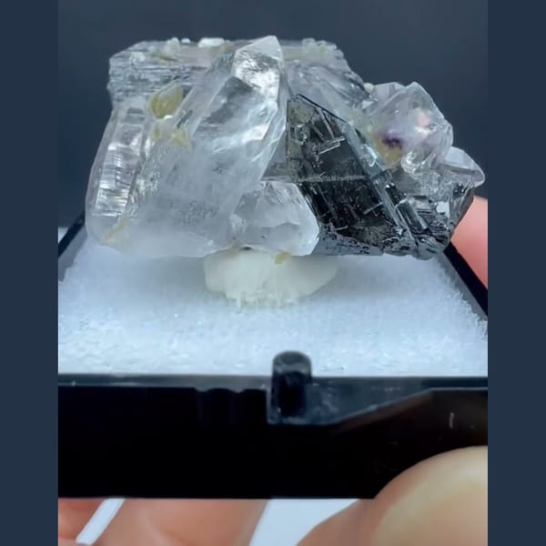 Metallic wolframite with clear quartz and fluorite from Yaogangxian — complete view