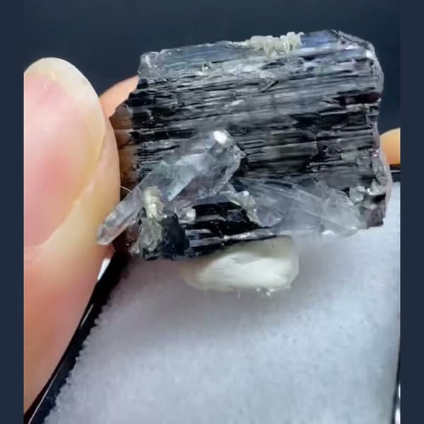 Metallic wolframite with clear quartz and fluorite from Yaogangxian — detail view