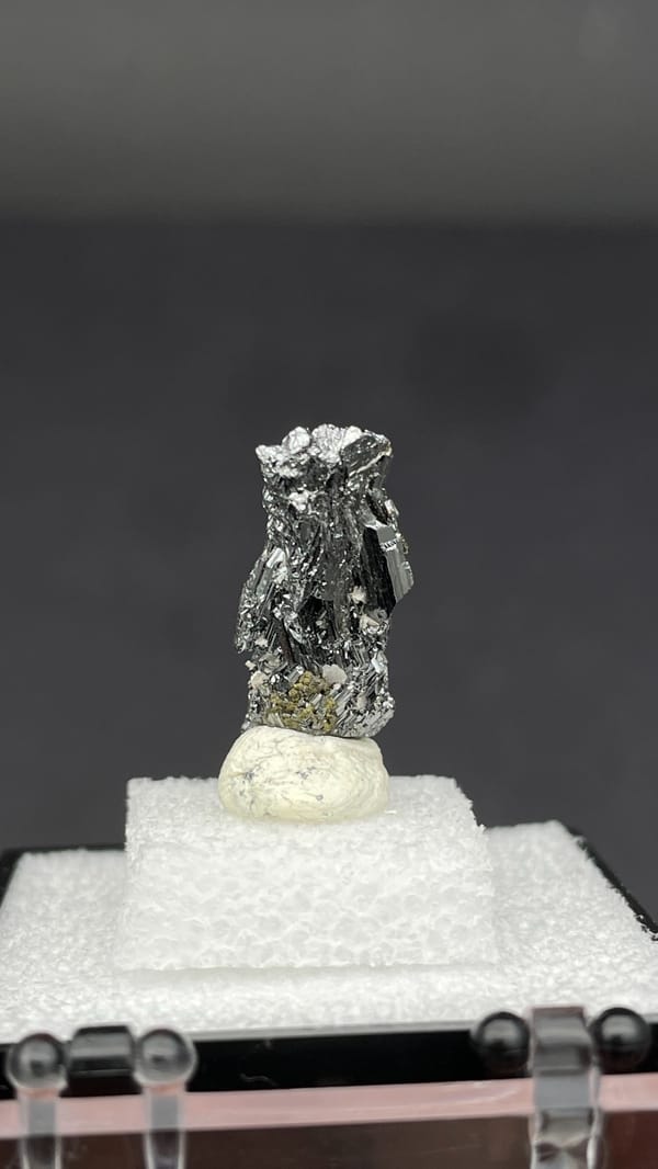 Silver cogwheel-twinned bournonite crystal from Yaogangxian, Hunan, China, detail of the matrix contact