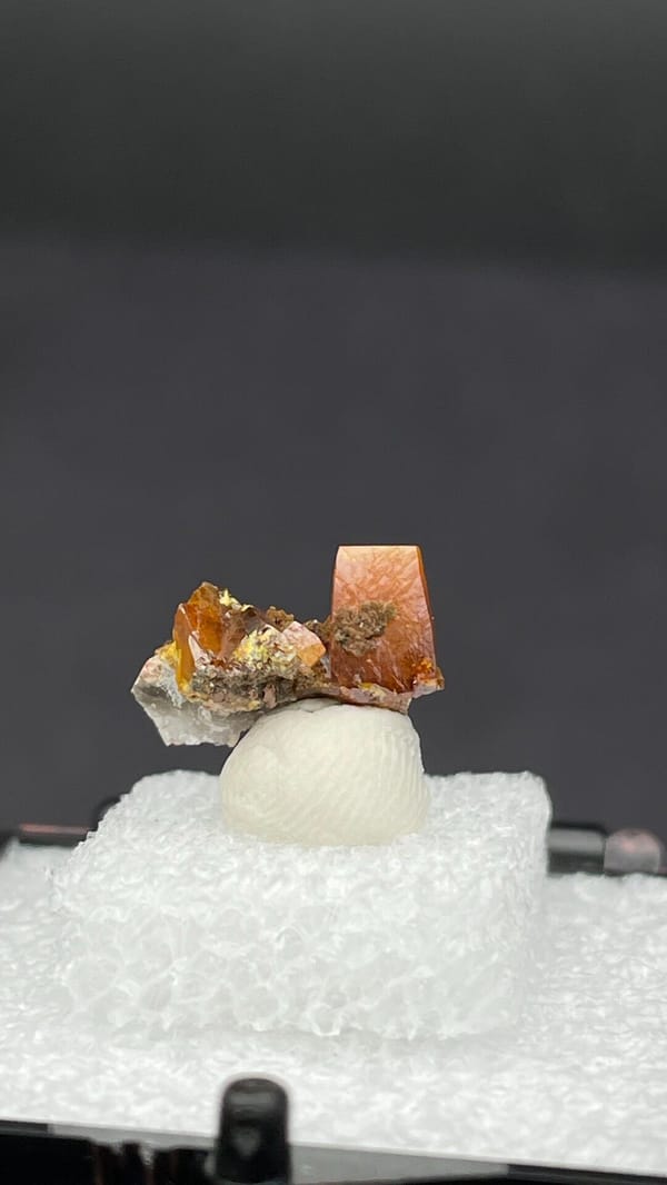 Orange tabular wulfenite with green mottramite from Ojuela Mine, Durango, Mexico, reverse side