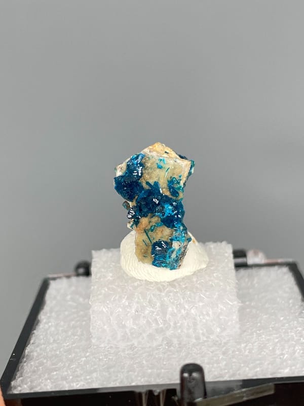 Narrow rock column capped with deep blue veszelyite, Yunnan, China, second angle