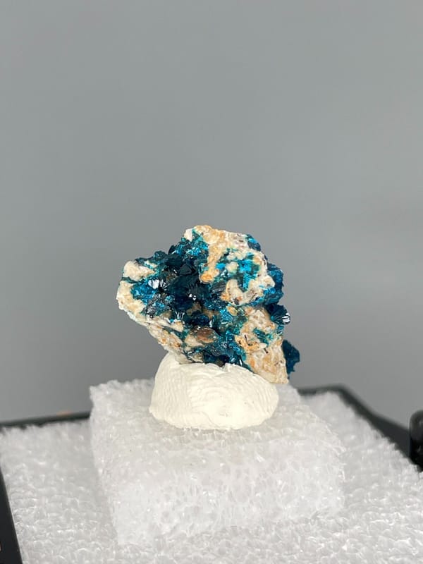 Narrow rock column capped with deep blue veszelyite, Yunnan, China, top view