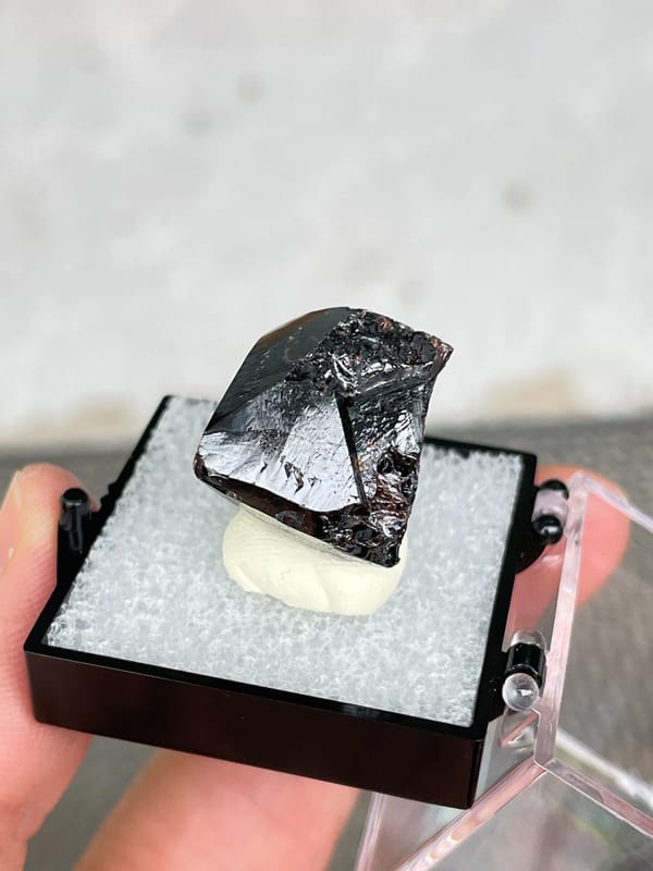Glassy black cassiterite single crystal from Xuebaoding, Sichuan, China, reverse side