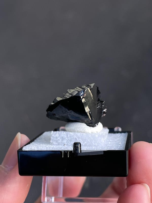 Wedge-shaped black cassiterite crystal from Xuebaoding, Sichuan, China