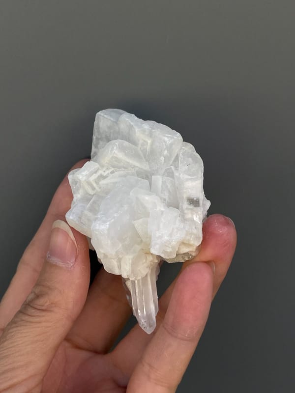 White blocky baryte with clear quartz points from Jinkouhe, Sichuan, China, close-up of the crystal faces