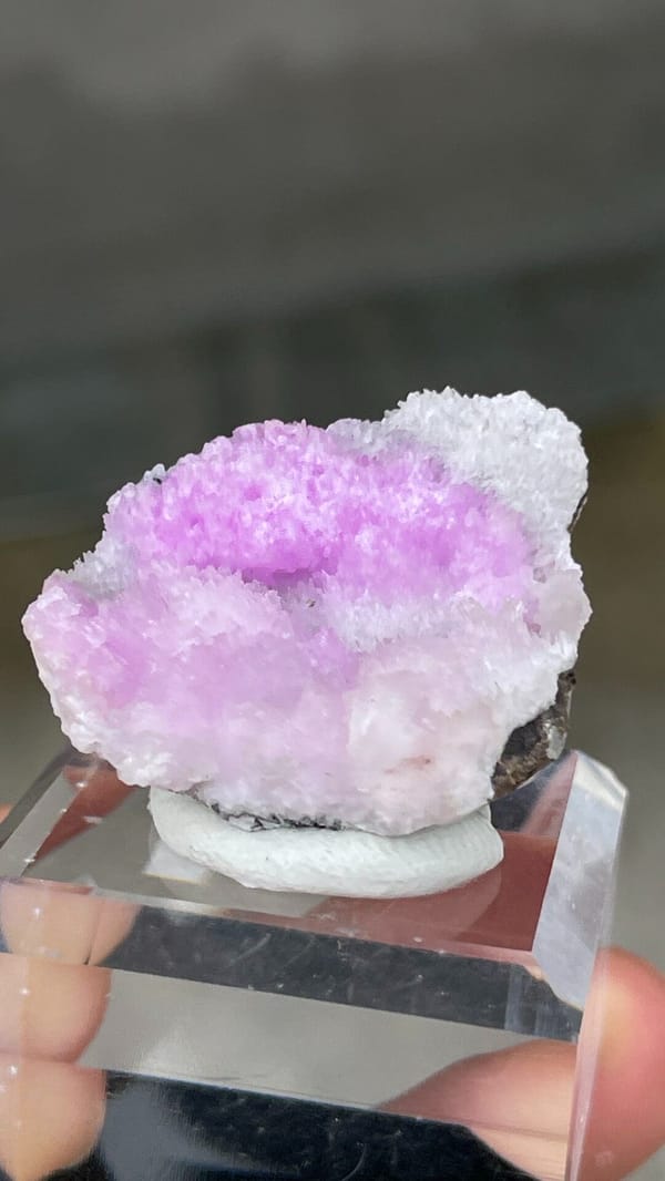 Magenta-pink aragonite cap on pale rock from Yunnan, China, reverse side
