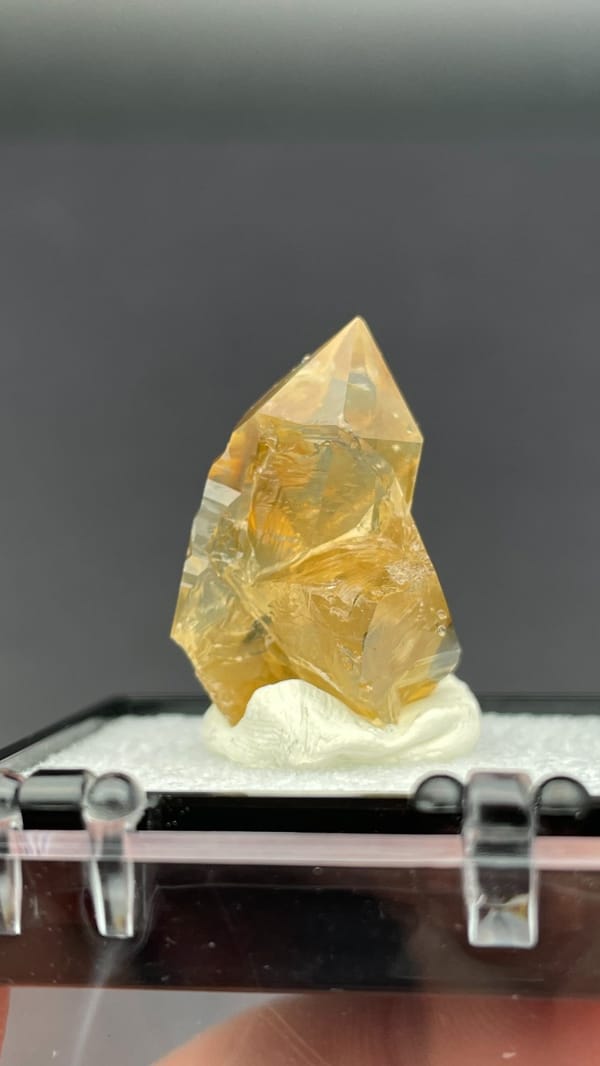 Caramel-brown transparent quartz crystal from Guangdong, China, in a display box, reverse side