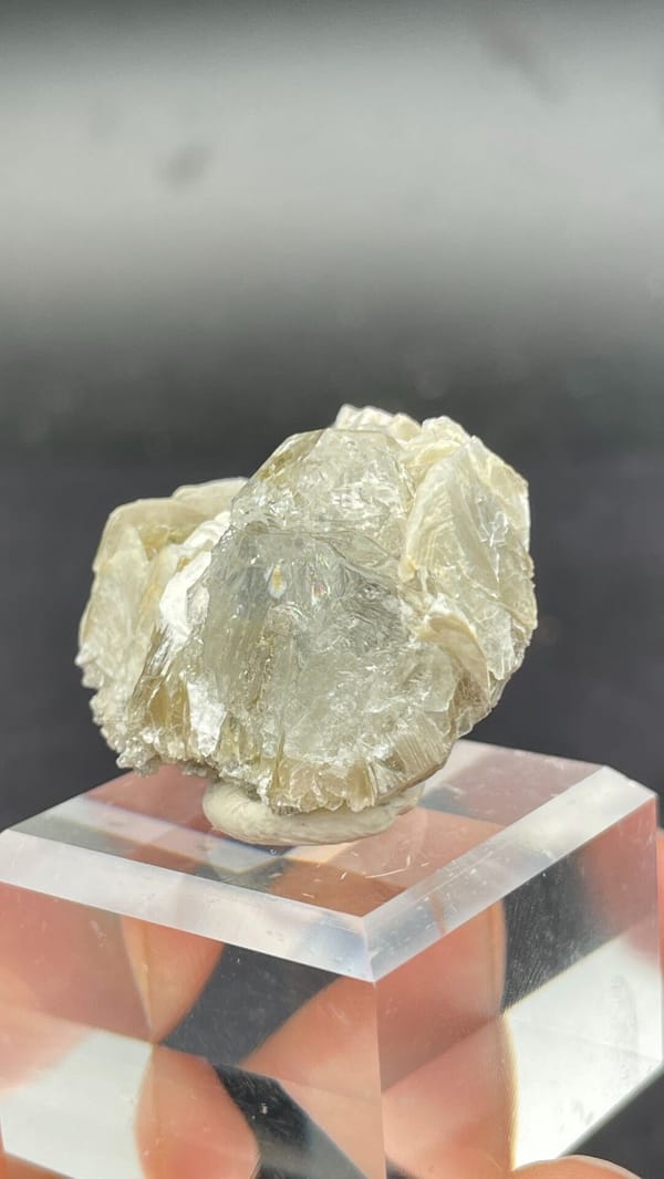 Pale aquamarine among yellow-green mica books, Xuebaoding, Sichuan, China, second angle