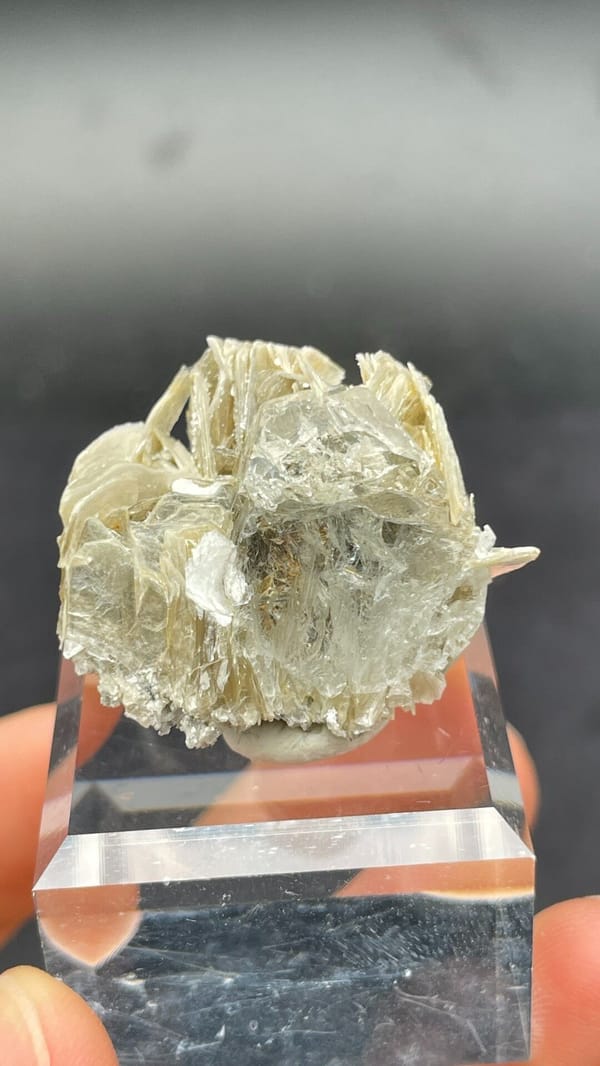 Pale aquamarine among yellow-green mica books, Xuebaoding, Sichuan, China, reverse side
