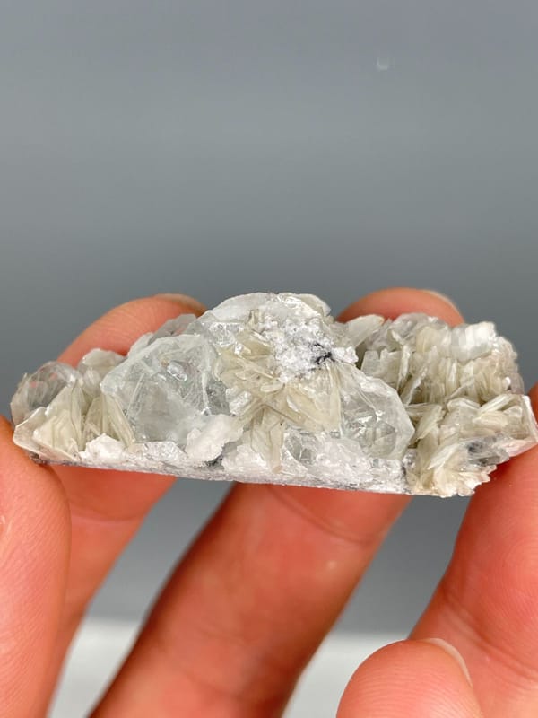 Pale aquamarine crystals in a white mica and quartz plate, Xuebaoding, Sichuan, close-up of the crystal faces