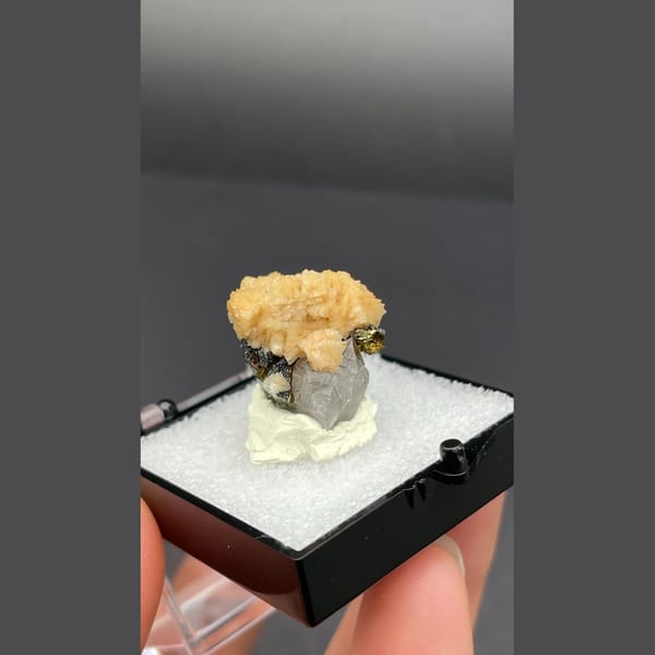Quartz specimen from Jiangxi, 1.9 × 1.7 × 1.6 cm, photo 6 of 6