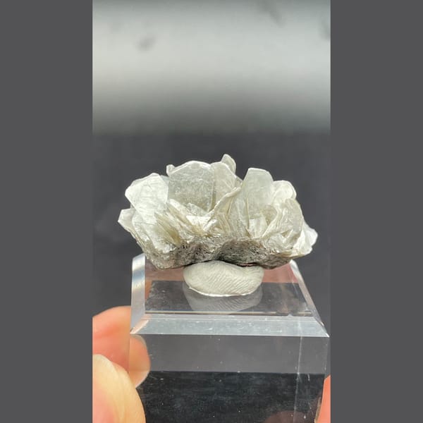Scheelite specimen from Xuebaoding, 3.5 × 2.2 × 2 cm, photo 6 of 6