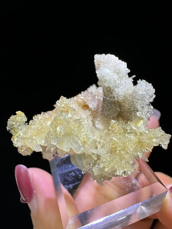 Source-recorded fluoride sulfate from Guizhou, China, individual mineral specimen view 1