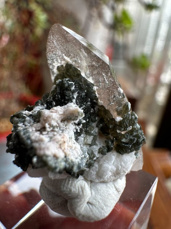 Quartz from Fujian, China, individual mineral specimen view 1