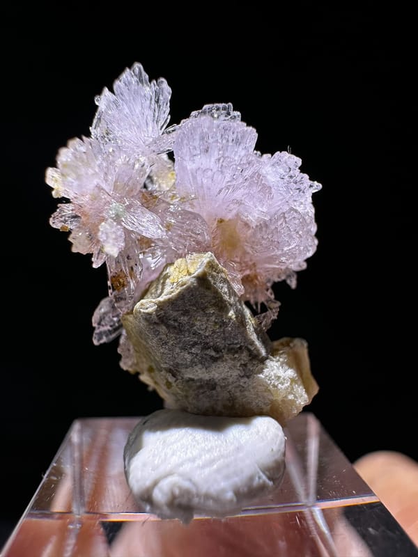 Source-recorded fluoride sulfate from Guizhou, China, individual mineral specimen view 2