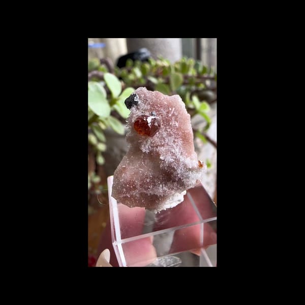 Orange sphalerite on pink quartz from Hunan — complete front view