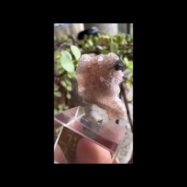 Orange sphalerite on pink quartz from Hunan — additional angle