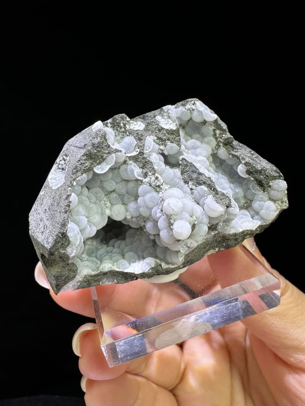 Zeolite group (species not verified) from Zhejiang, China, individual mineral specimen view 1