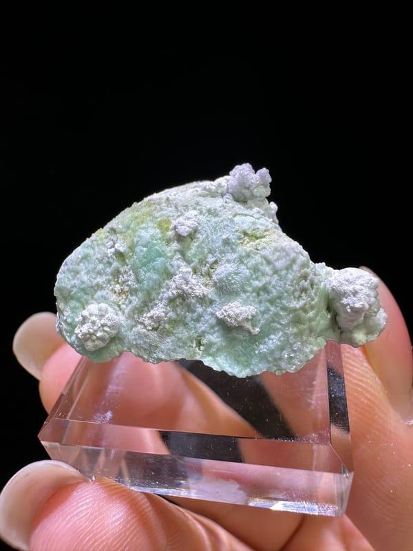 Creedite from Guizhou, China, individual mineral specimen view 1
