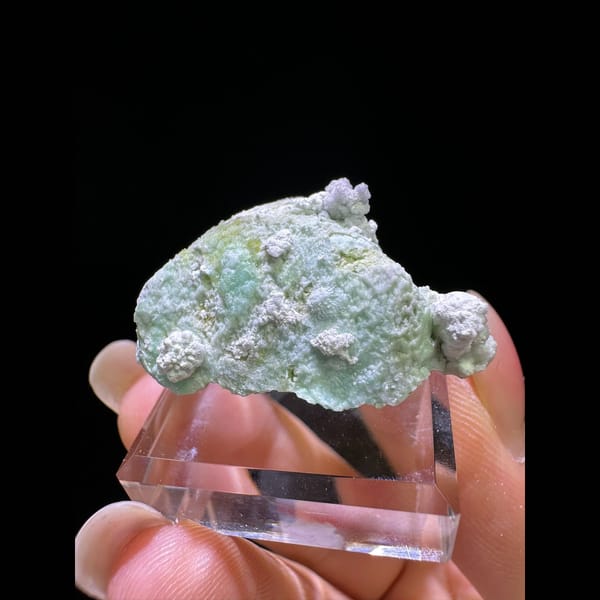 Meadow Green Creedite on Matrix - complete view