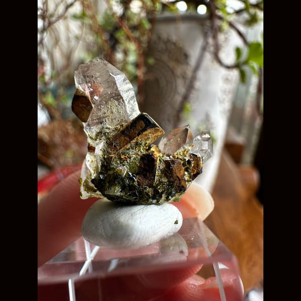 Quartz with Epidote and Source-Recorded Babingtonite - complete view