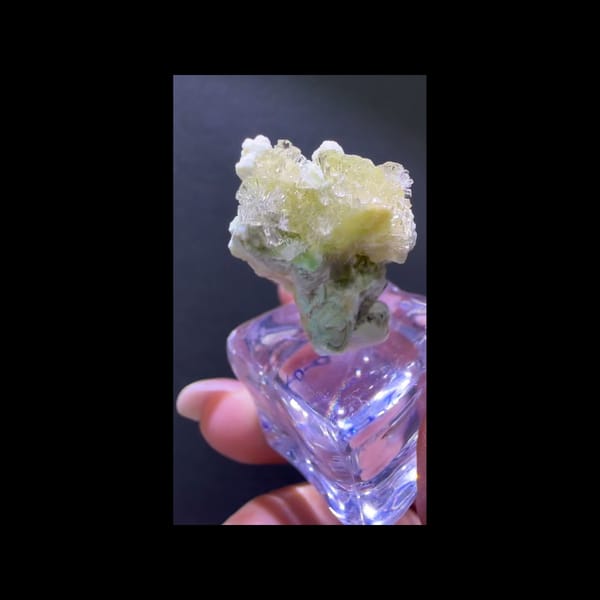 Yellow creedite flower cluster from Guizhou — alternate side view