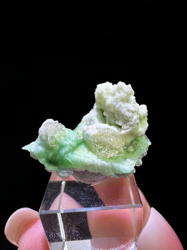 Source-recorded fluoride sulfate from Guizhou, China, individual mineral specimen view 1