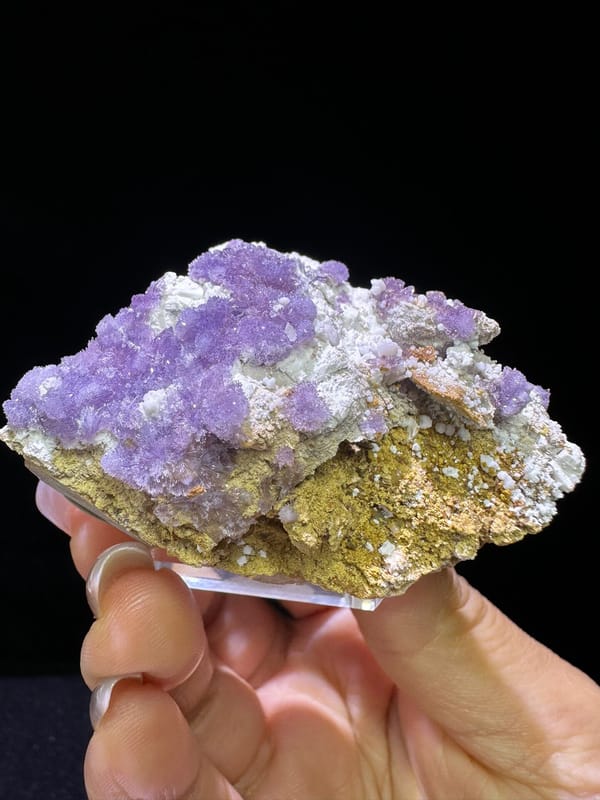Creedite from Guizhou, China, individual mineral specimen view 5
