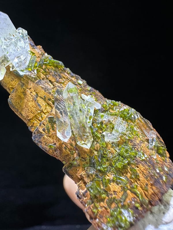 Quartz from Sichuan, China, individual mineral specimen view 3