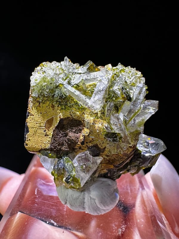 Quartz from Sichuan, China, individual mineral specimen view 1
