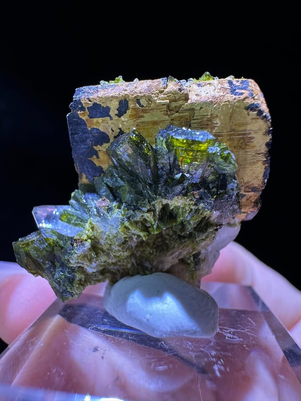 Quartz from Sichuan, China, individual mineral specimen view 3