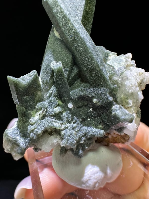 Quartz from Nepal, individual mineral specimen view 2