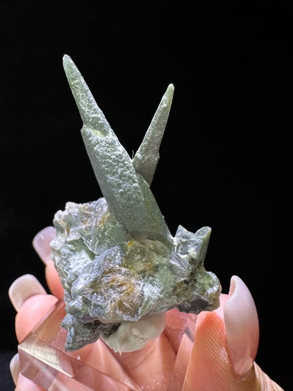 Quartz from Nepal, individual mineral specimen view 3