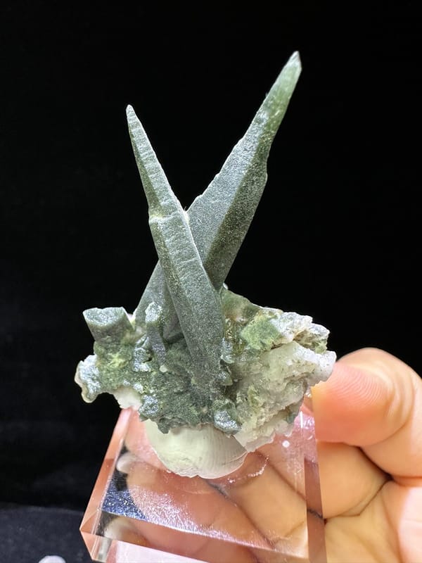 Quartz from Nepal, individual mineral specimen view 4