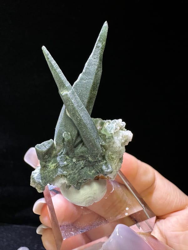 Quartz from Nepal, individual mineral specimen view 5