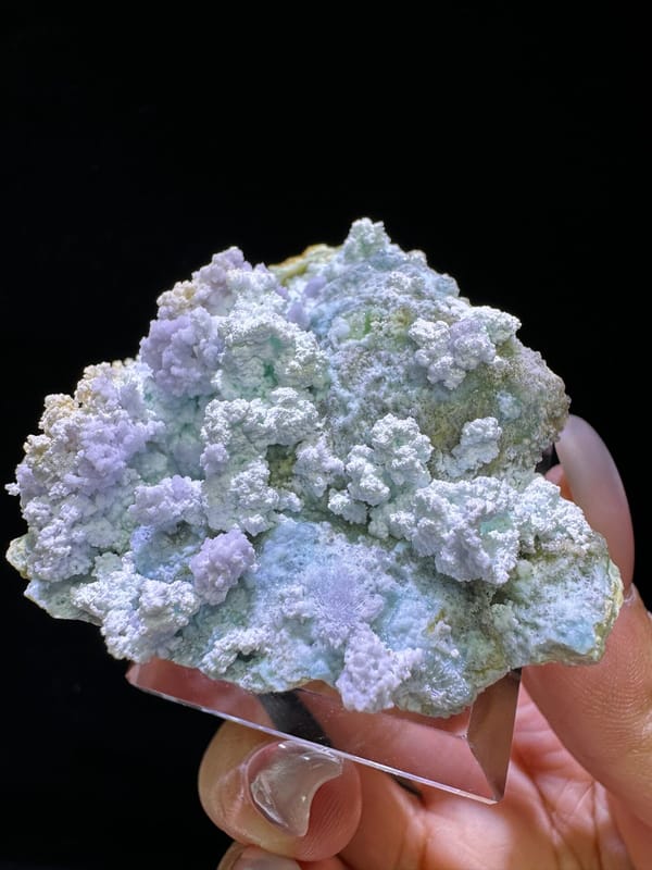 Creedite from Guizhou, China, individual mineral specimen view 1