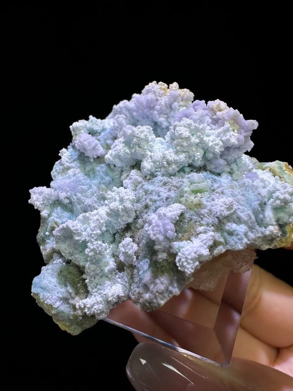 Creedite from Guizhou, China, individual mineral specimen view 5