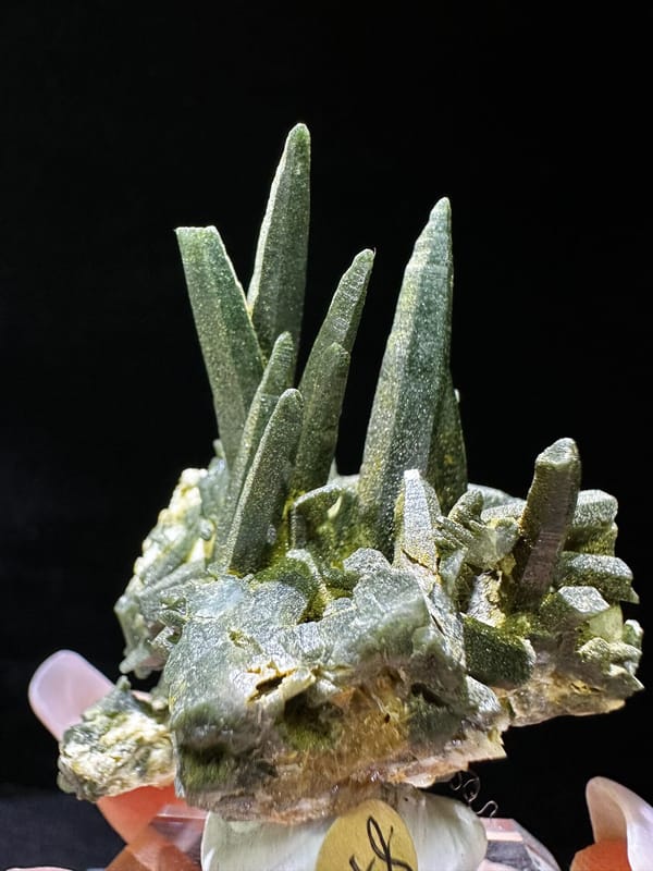 Quartz from Nepal, individual mineral specimen view 2