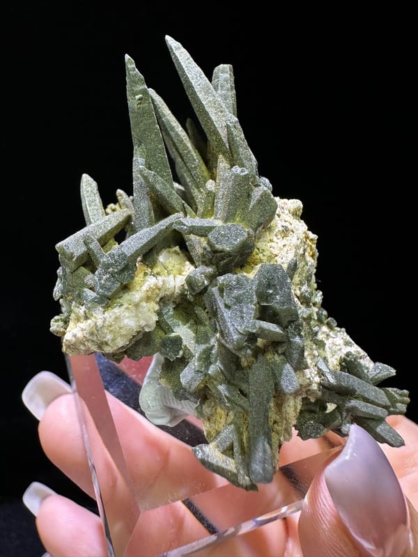 Quartz from Nepal, individual mineral specimen view 3