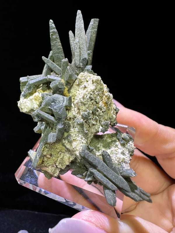 Quartz from Nepal, individual mineral specimen view 4