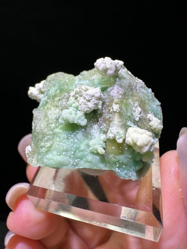 Creedite from Guizhou, China, individual mineral specimen view 2