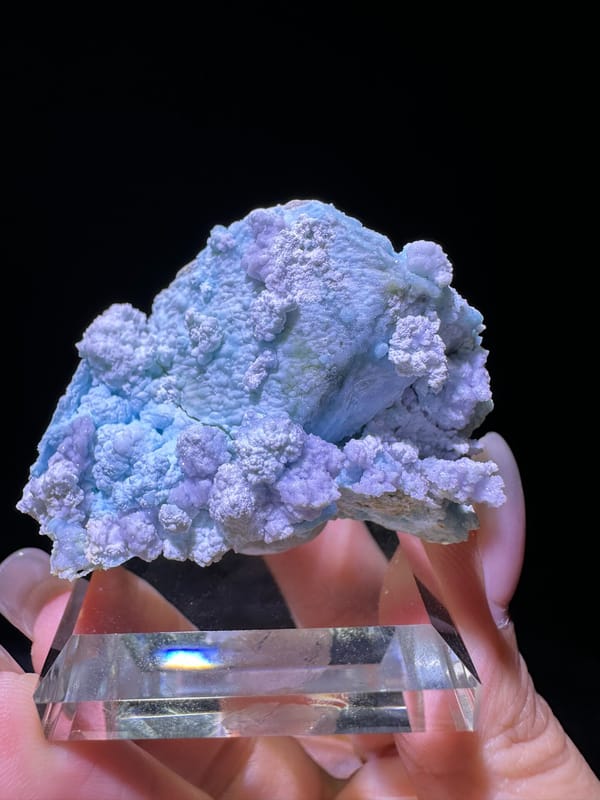 Creedite from Guizhou, China, individual mineral specimen view 1