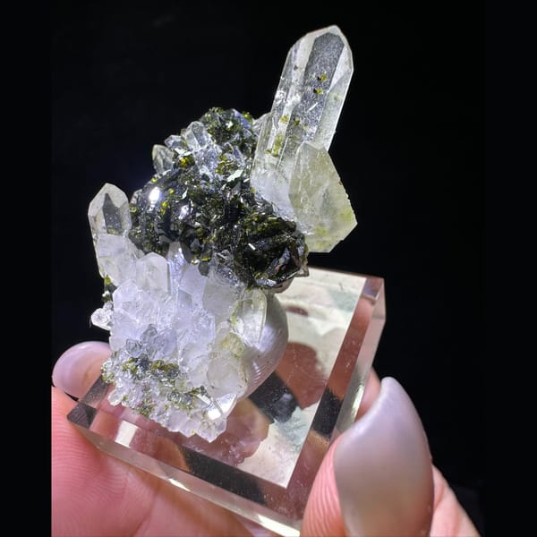 Quartz crystal from Sichuan, raw mineral specimen for collectors, photo 2 of 5