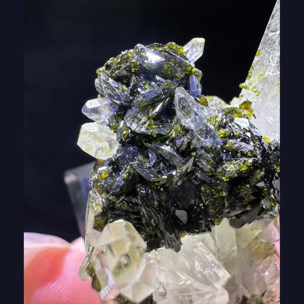 Quartz crystal with epidote from Sichuan, natural mineral for display, photo 5 of 5
