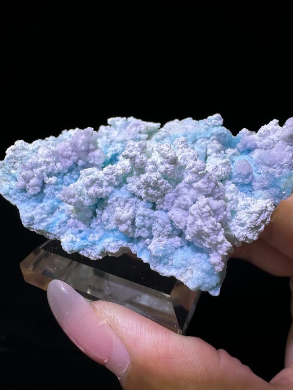 Creedite from Guizhou, China, individual mineral specimen view 1