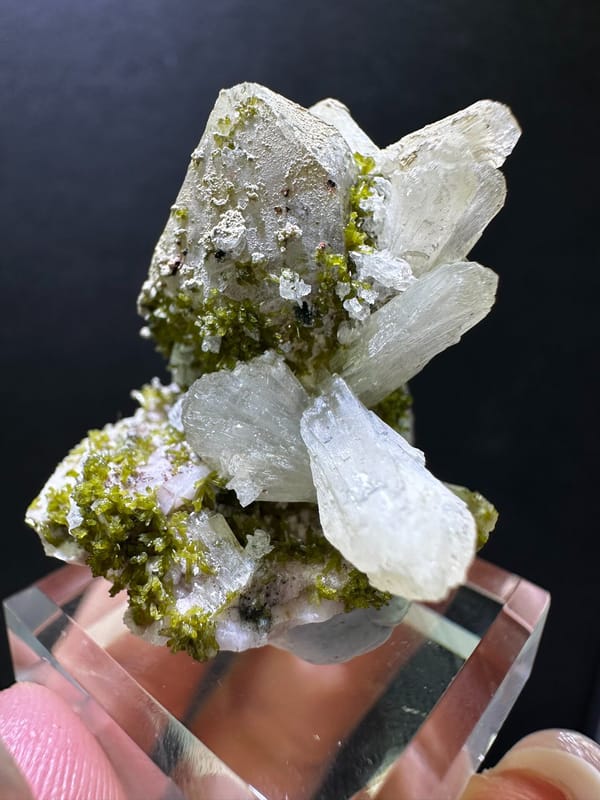 Zeolite group (species not verified) from Fujian, China, individual mineral specimen view 2