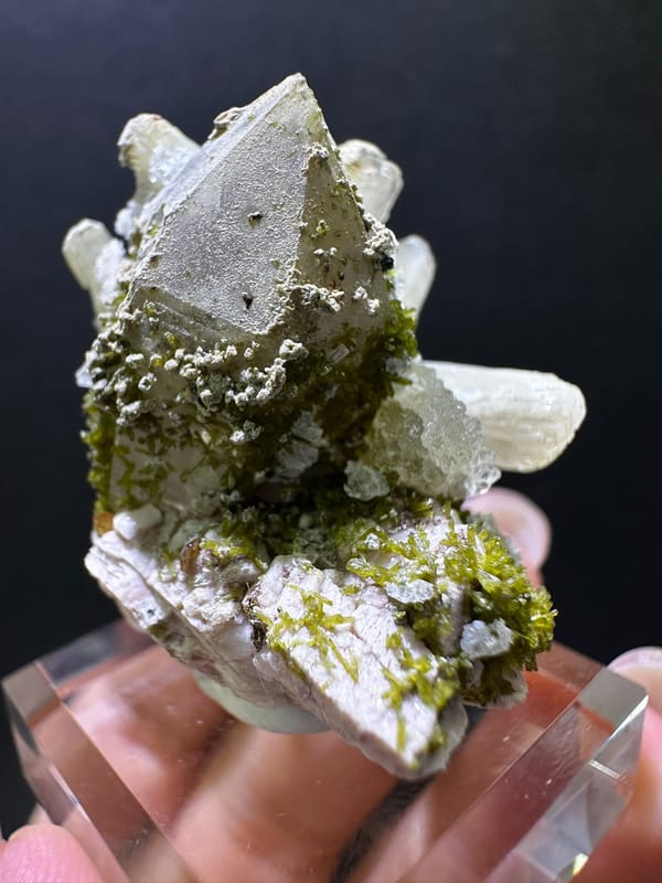 Zeolite group (species not verified) from Fujian, China, individual mineral specimen view 3